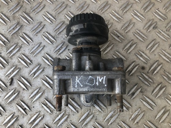 1990102797_uskoritelnyj-klapan-wabco